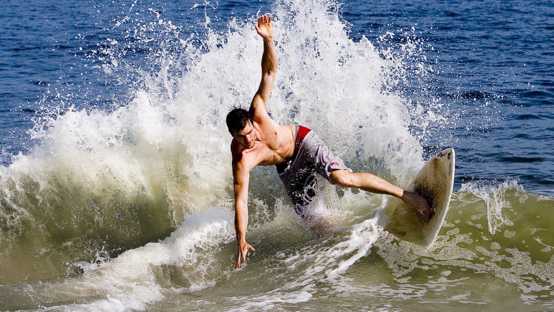 谢佩玲稳步提升成绩赢得认可，谢佩佩台湾